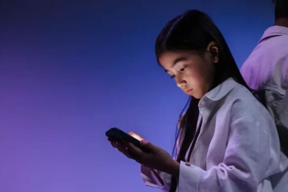 Canadians Strongly Support Limits on Youth Social Media and AI Use as Safety Debate Grows